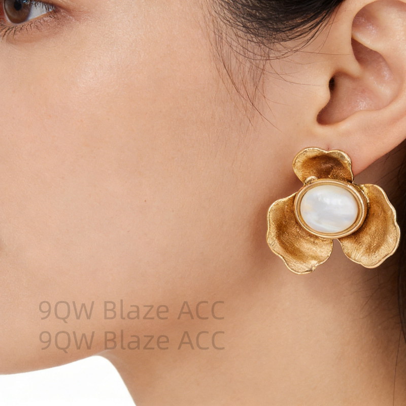 Metal flower inlaid shell new exquisite light luxury high-end sense 925 silver needle French high-end medieval style earrings