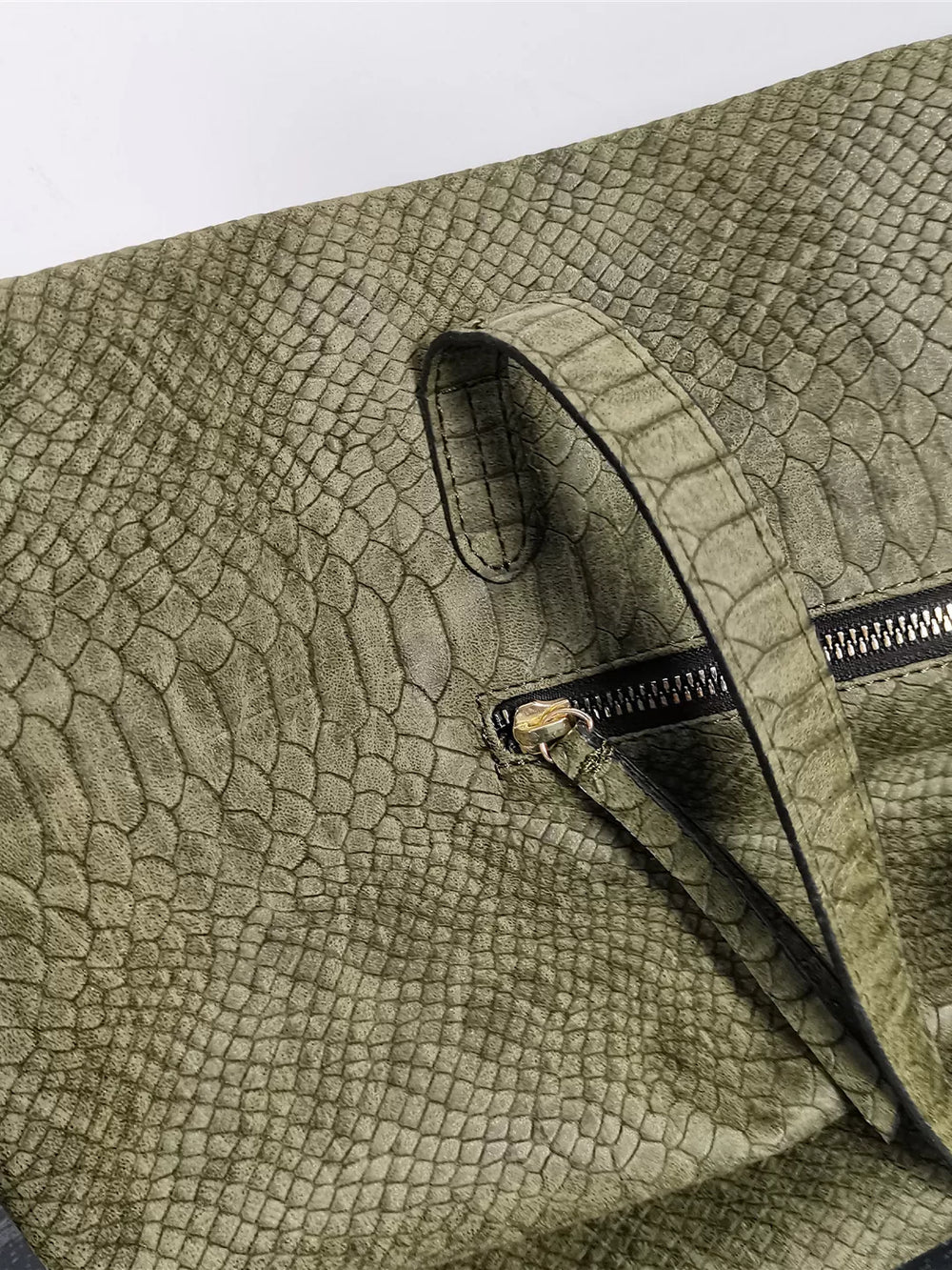 Large tote bag lazy wind light retro commuter snake print women's bag soft leather texture super large capacity foreign trade bag