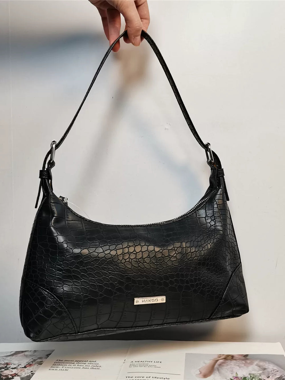 Foreign trade export Spain women's commuter shoulder bag niche design retro high-end baguette underarm bag