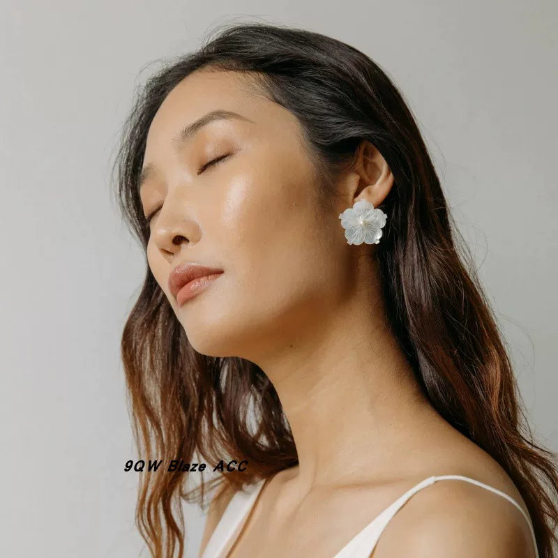 9QW spring gentle atmosphere earrings French elegant fritillary flower studs natural fritillary three-dimensional flower stud earrings