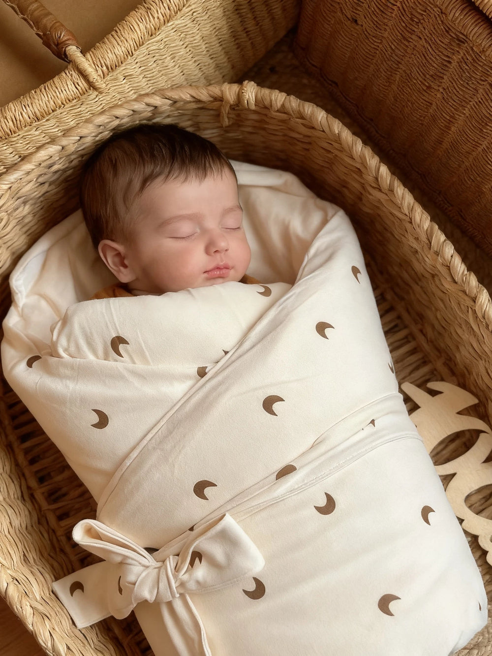 Baby quilt is thickened in autumn and winter, pure cotton A newborn baby hug quilt in the delivery room, newborn quilt when going out to prevent startling