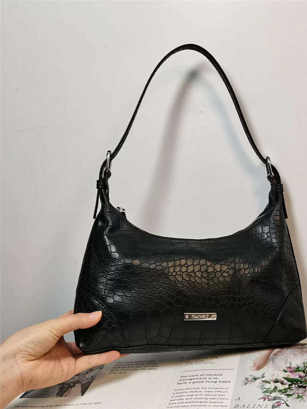 Foreign trade export Spain women's commuter shoulder bag niche design retro high-end baguette underarm bag