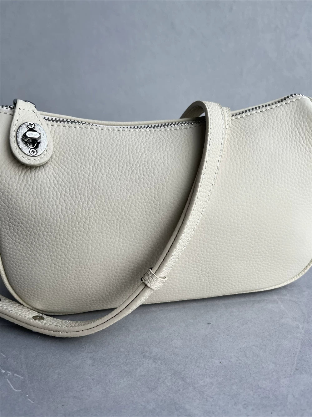 Foreign trade tail goods high-quality top-layer cowhide small square bag fashionable and versatile casual white small bag one-shoulder crossbody women's bag