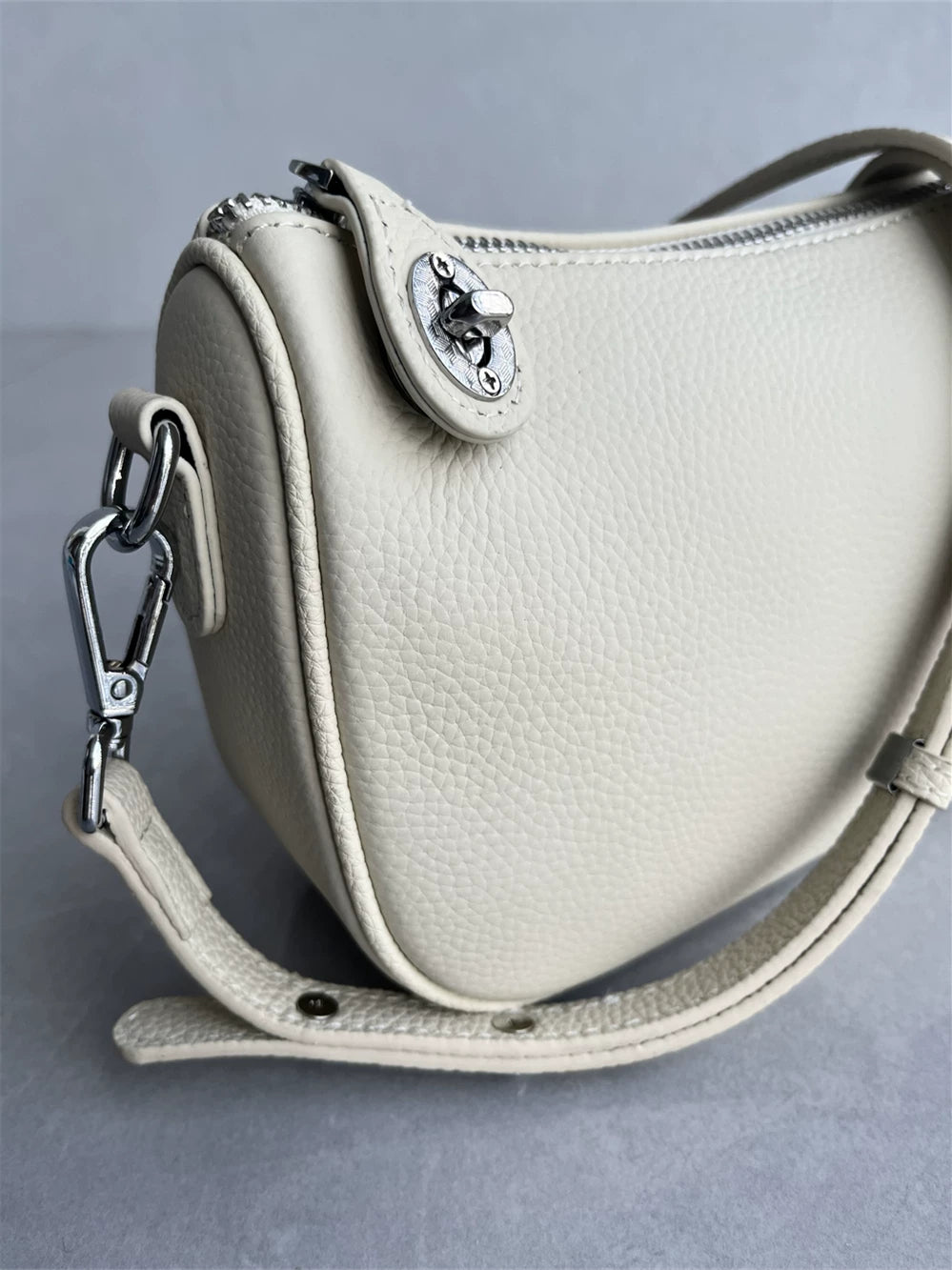 Foreign trade tail goods high-quality top-layer cowhide small square bag fashionable and versatile casual white small bag one-shoulder crossbody women's bag