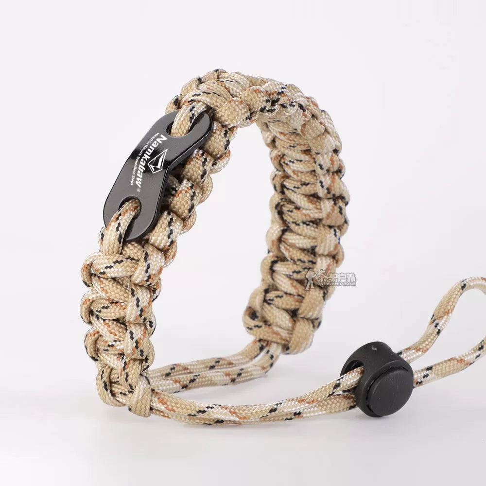 Pockets3 is suitable for cameras, gimbals, bracelets, braided ropes, adjustable straps, and drop-proof lanyard pockets