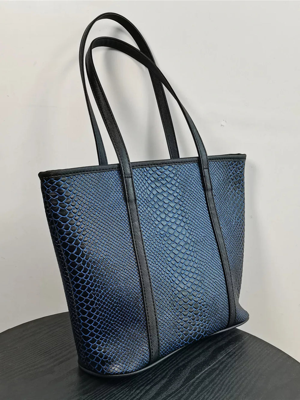 Snake print women's bag, large capacity handbag, medium daily commuting, versatile splicing, contrasting shoulder bag, zipper bag texture