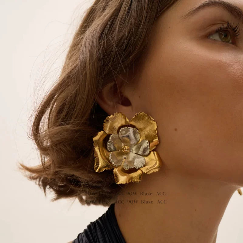 9QW retro two-color three-dimensional flower earrings women's exaggerated artistic earrings niche design contrast earrings