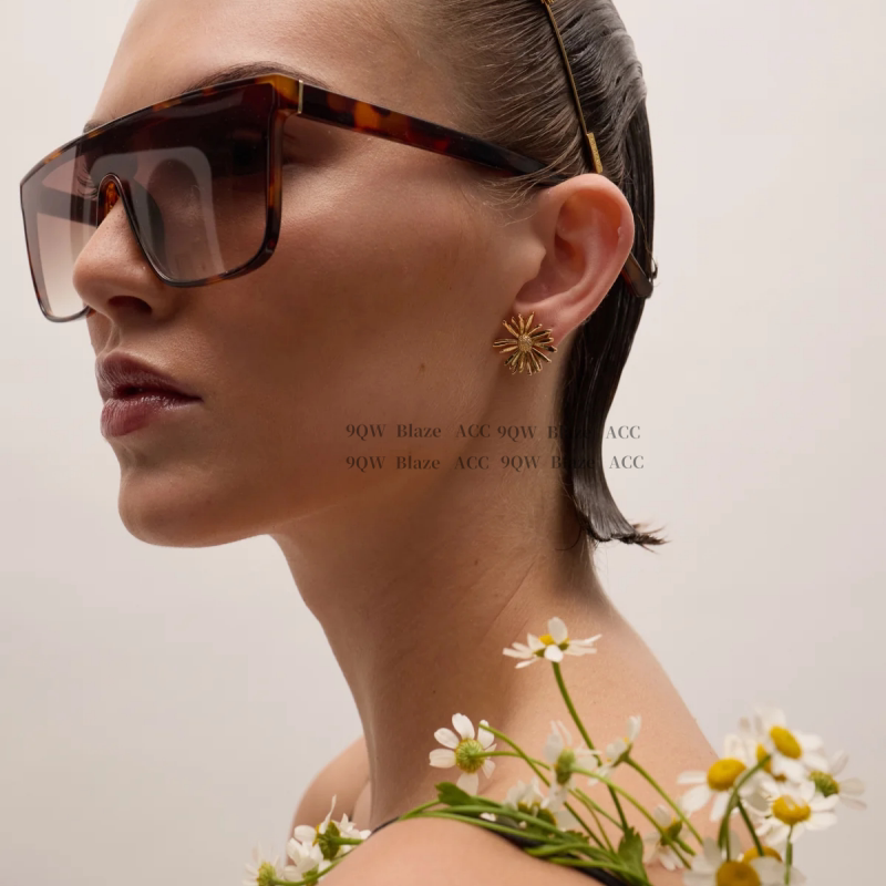 9QW French vintage daisy stud earrings niche design metal flower earrings light luxury luxury high-end commuter earrings