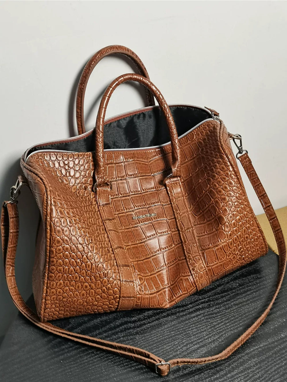Maillard vintage handbag crossbody bag Boston bag women's large capacity autumn and winter bag pillow bag commuter export bag