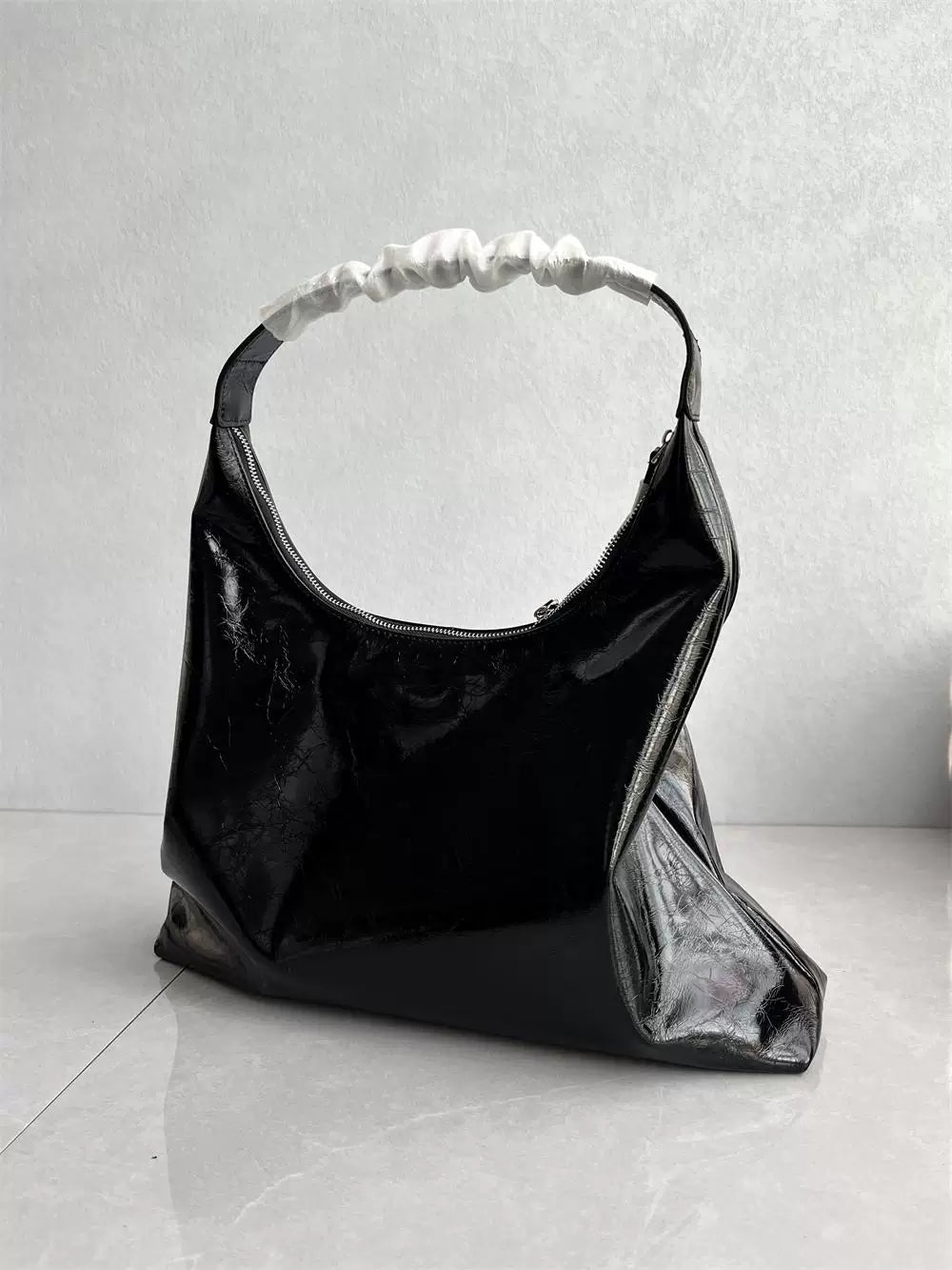 Shopping mall withdrawal tail goods high-quality top layer oil wax cowhide tote bag high-end simple commuter single shoulder armpit bag for women