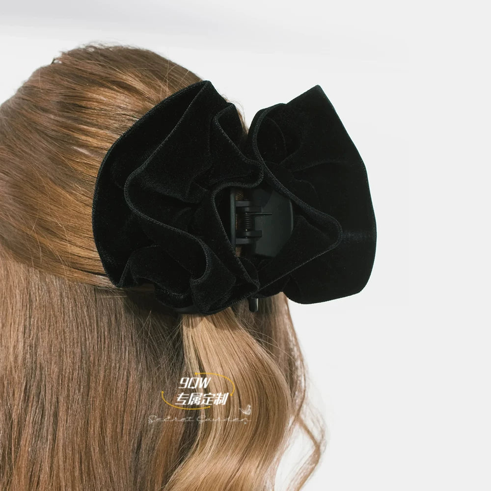 9QW relaxation, ball head folds, rosebuds, hair clips, atmosphere, a lot of hair, fashionable hair accessories, and headwear