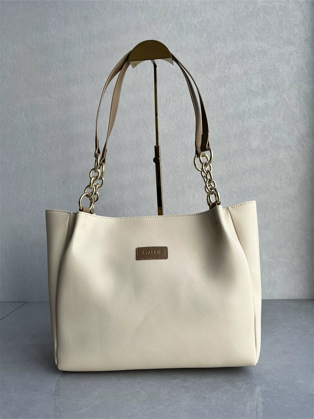 Tail goods clearance high-quality imported cowhide tote bag fashionable and versatile, simple and casual, large capacity one-shoulder armpit women