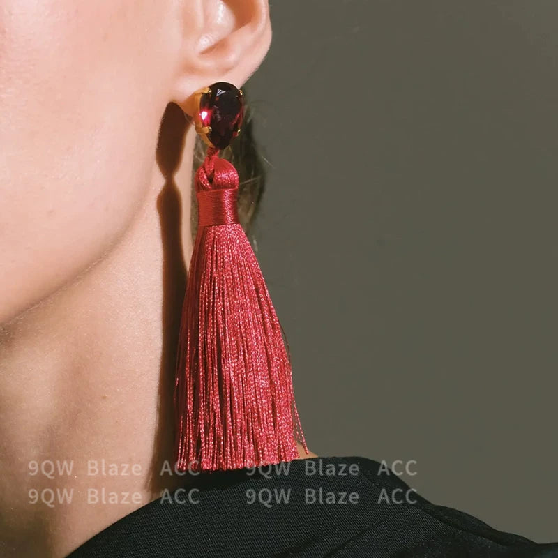 Niche unique luxury earrings 2025 giant good-looking earrings, gold tassel studs, light luxury, niche exquisite and high-end