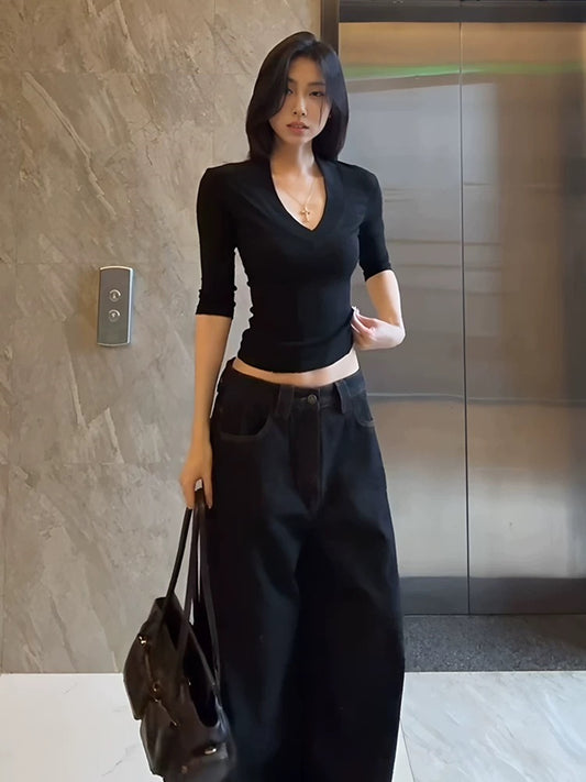 Black slim temperament V-neck five-quarter sleeve versatile top 2026 early autumn new hot girl slim short straight shoulder T-shirt