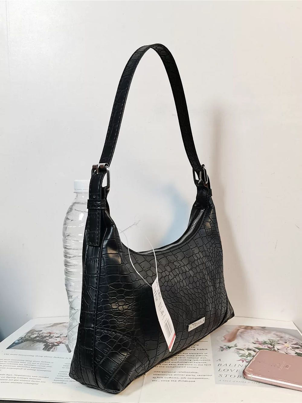 Foreign trade export Spain women's commuter shoulder bag niche design retro high-end baguette underarm bag
