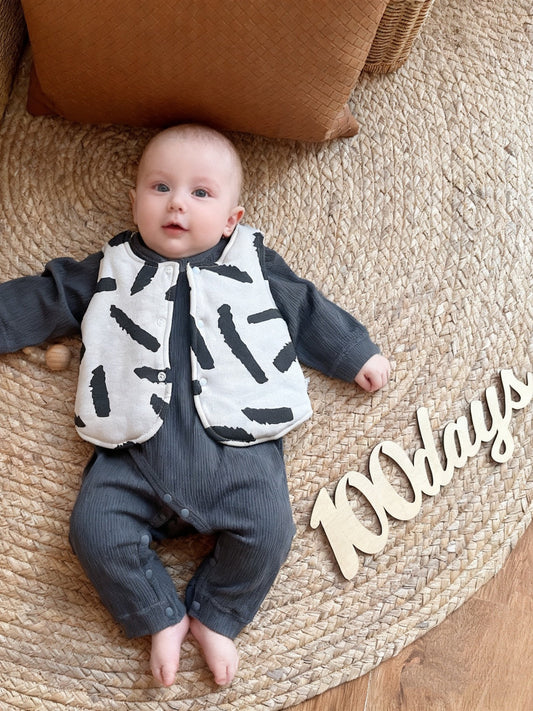 Newborn baby vest small month old wears baby padded padded baby baby baby thickening warmth autumn and winter shoulder foreign air spring