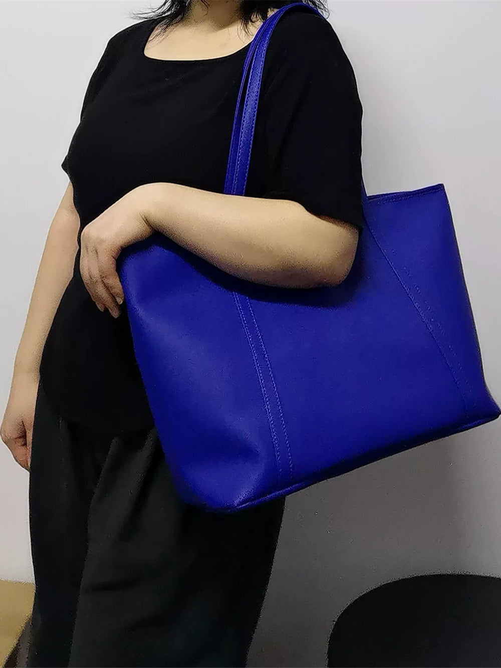 Klein blue tote bag women's large capacity commuter style handbag shoulder bag niche design blue bag foreign trade