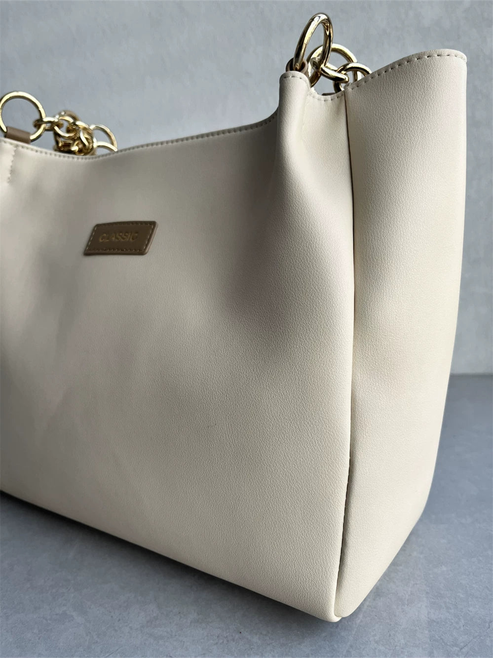 Tail goods clearance high-quality imported cowhide tote bag fashionable and versatile, simple and casual, large capacity one-shoulder armpit women