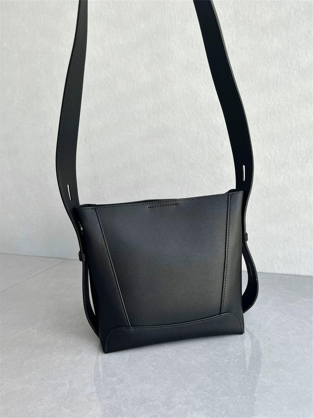 Export foreign trade high-quality cowhide tote bag fashionable versatile bucket bag leather casual simple one-shoulder crossbody woman