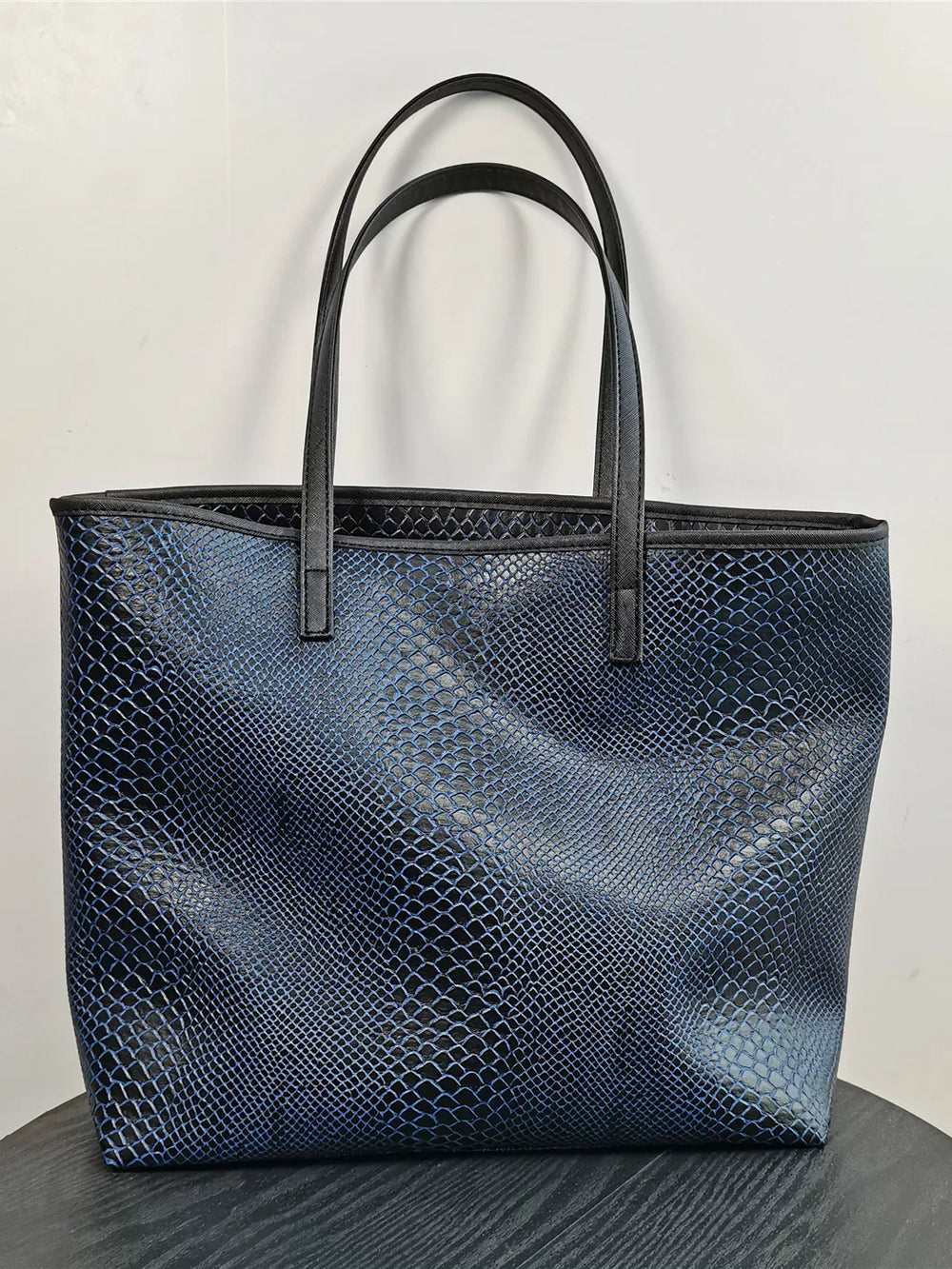 One shoulder hand withdrawal, large capacity tote bag, snake print, three-dimensional, high-value commuter women's bag, zipper foreign trade export bag