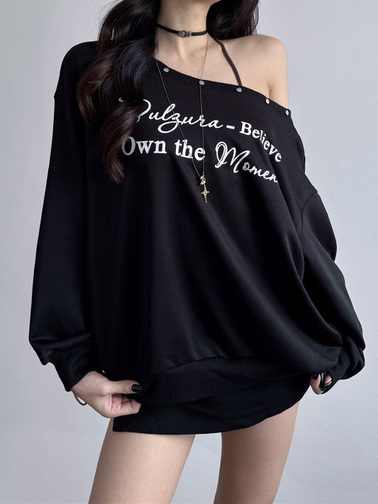 American college style letter print slanted shoulder long sleeve sweatshirt 2026 fall new hot girl loose slimming top trend