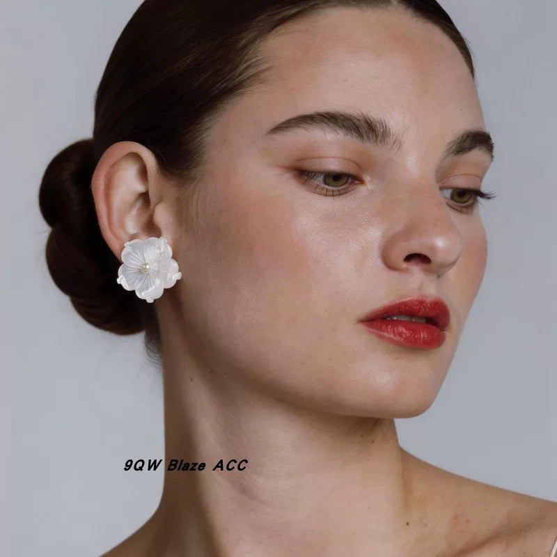 9QW spring gentle atmosphere earrings French elegant fritillary flower studs natural fritillary three-dimensional flower stud earrings