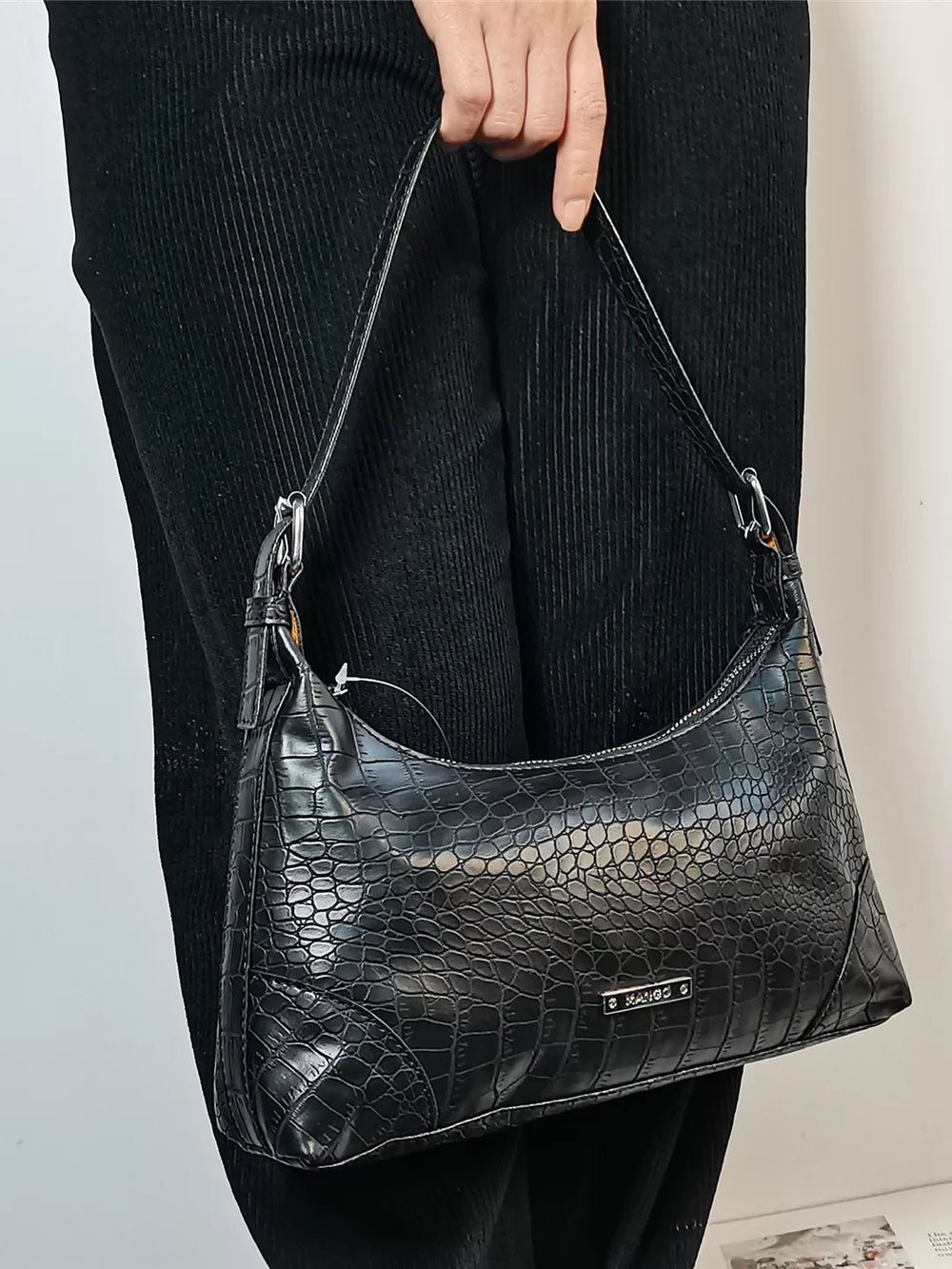 Foreign trade export Spain women's commuter shoulder bag niche design retro high-end baguette underarm bag