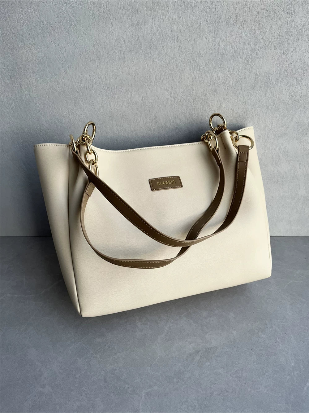 Tail goods clearance high-quality imported cowhide tote bag fashionable and versatile, simple and casual, large capacity one-shoulder armpit women