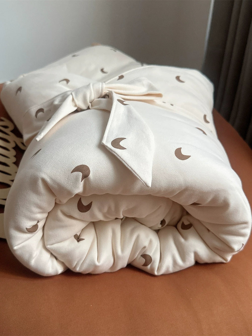 Baby quilt is thickened in autumn and winter, pure cotton A newborn baby hug quilt in the delivery room, newborn quilt when going out to prevent startling