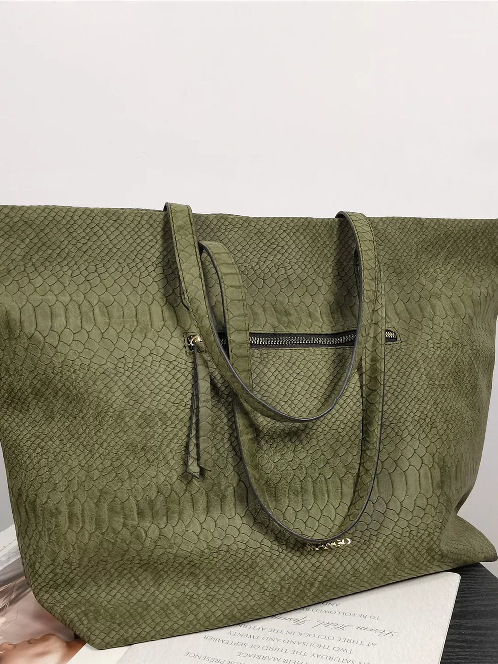 Large tote bag lazy wind light retro commuter snake print women's bag soft leather texture super large capacity foreign trade bag