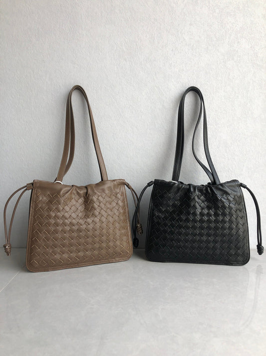 High-quality top-layer cowhide woven bag high-end texture fashionable and versatile popular leather niche one-shoulder crossbody women's bag