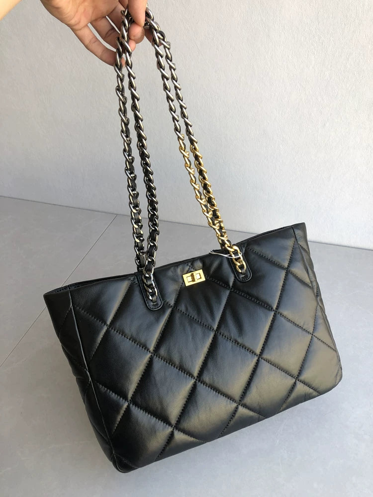 2024 New High-End Texture Sheepskin Tote Bag Small Fragrance Simple and Atmospheric Diamond Lattice Large Capacity One-Shoulder Women's Bag