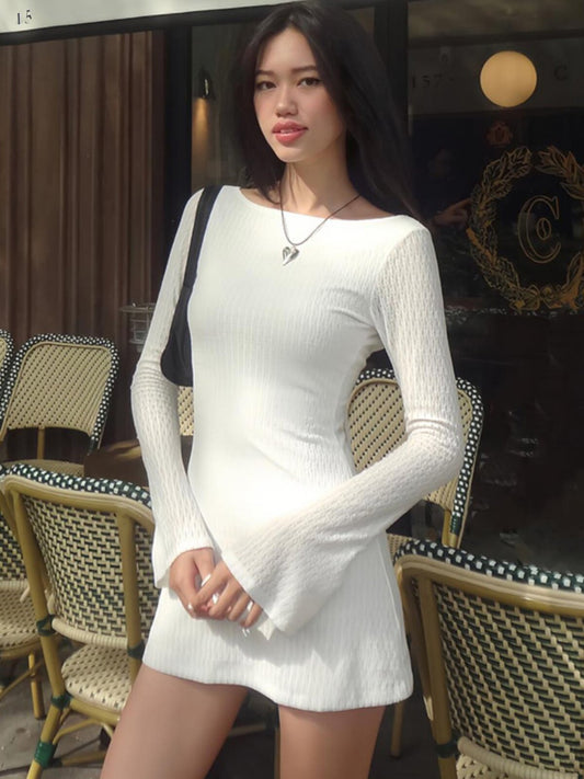 Pure Lust White Simple Long Sleeve Dress 2026 Early Autumn New Hot Girl Sexy Big Open Back Waist Short Skirt Girl