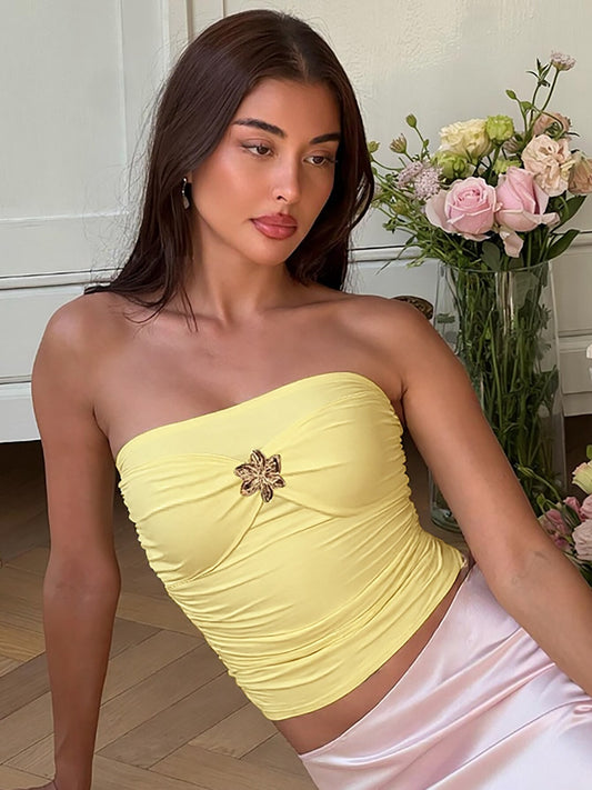 Resort-style metal-embellished bandeau top 2026 summer new hot girl slim pleated slimming short T-shirt trend