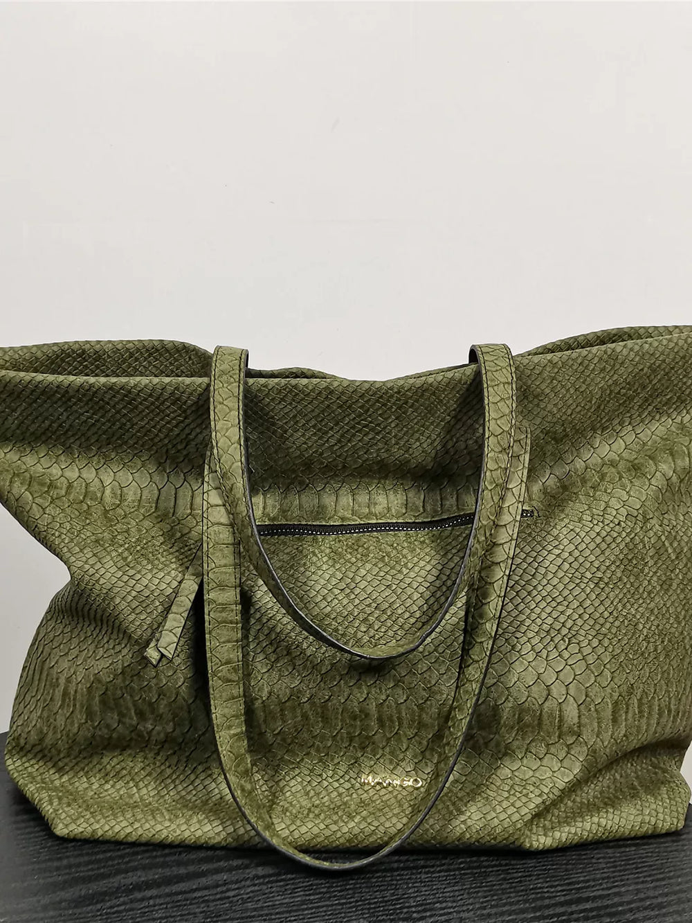 Large tote bag lazy wind light retro commuter snake print women's bag soft leather texture super large capacity foreign trade bag
