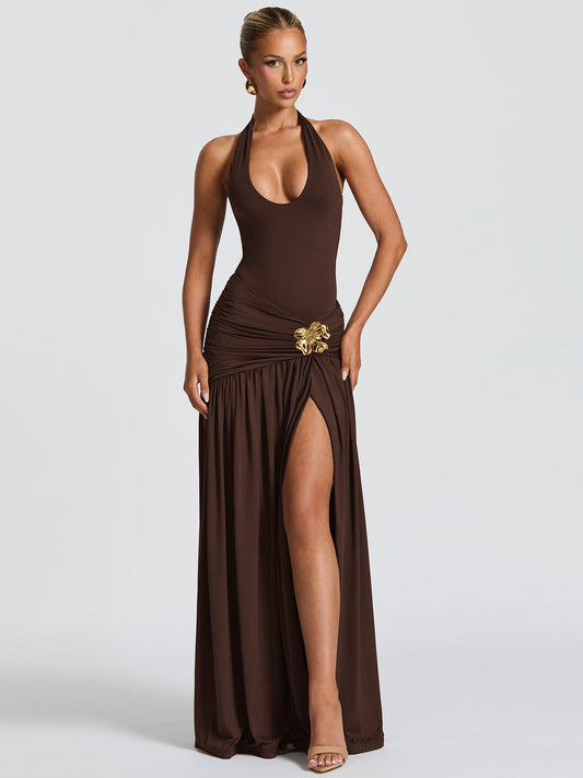 Resort style solid color high-end halterneck strap dress 2026 summer new pleated slimming slit long skirt for women