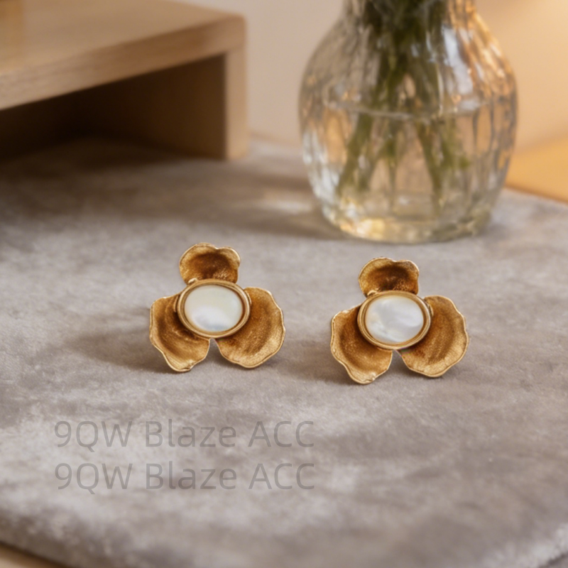 Metal flower inlaid shell new exquisite light luxury high-end sense 925 silver needle French high-end medieval style earrings