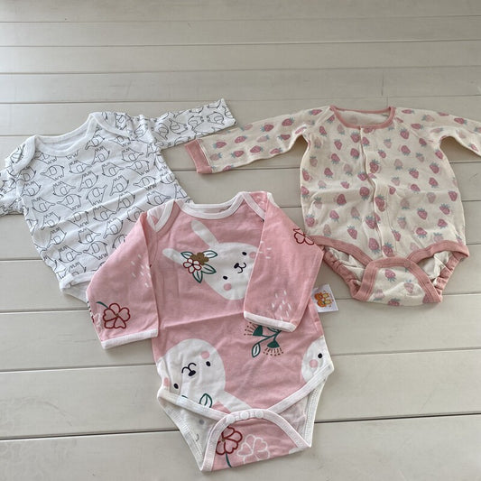 Beautiful single pink rabbit full moon girl baby triangle ha coat long sleeve summer baby jumpsuit pure cotton fart pajamas crawling suit