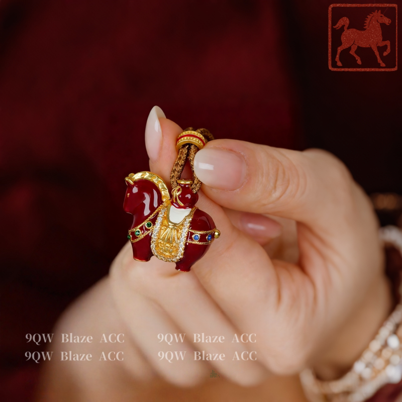 National Tide New Year's Red Tang Horse Pendant Necklace Women's 2026 Year of the Horse Natal Zodiac High-end Sweater Chain
