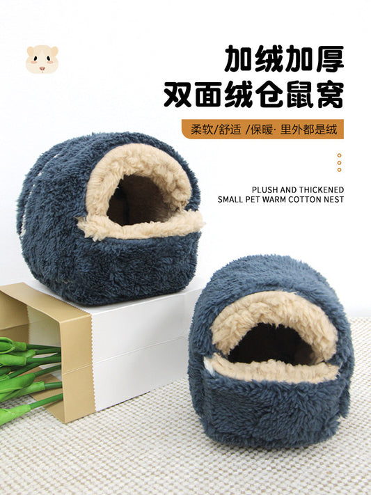 Hamster nest in winter, small house with warm lamb's wool sleeping nest for winter, anti-bite closed dodge nest, thickened plush wall