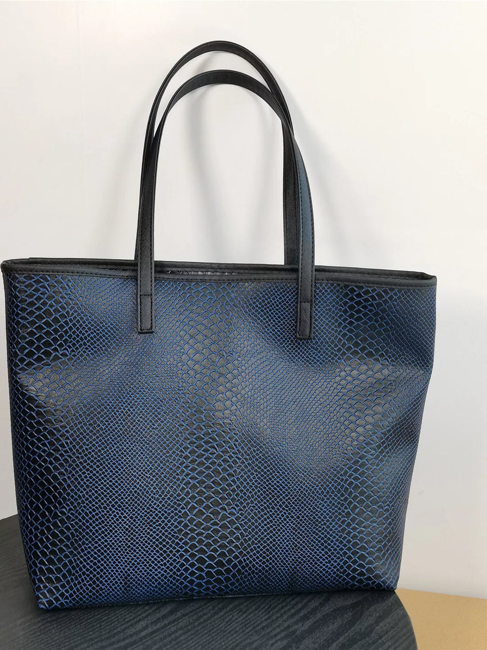 One shoulder hand withdrawal, large capacity tote bag, snake print, three-dimensional, high-value commuter women's bag, zipper foreign trade export bag