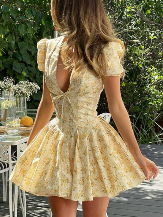 Pure desire style yellow floral V-neck puff sleeve dress 2026 summer new hot girl waist slimming short skirt female