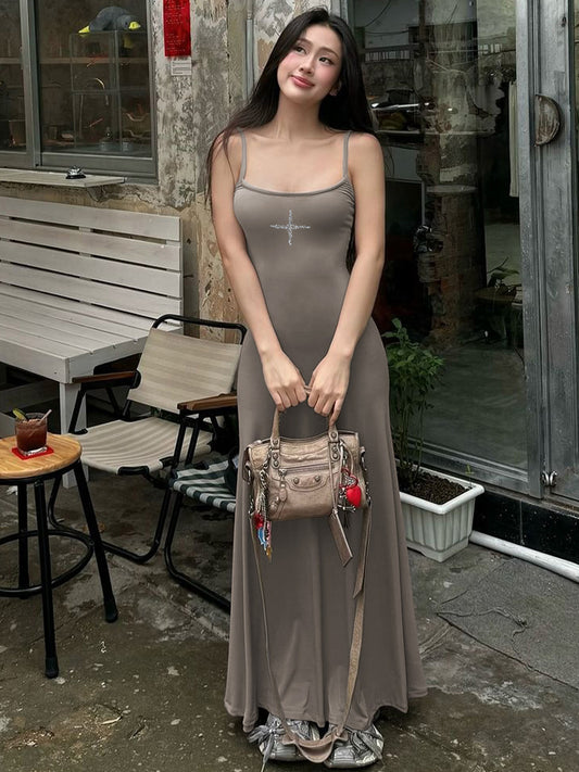 Kardashian's fashionable hot diamond slip dress 2026 summer outfit cinches the waist and slims the hips and hugging the hips of the fishtail long skirt
