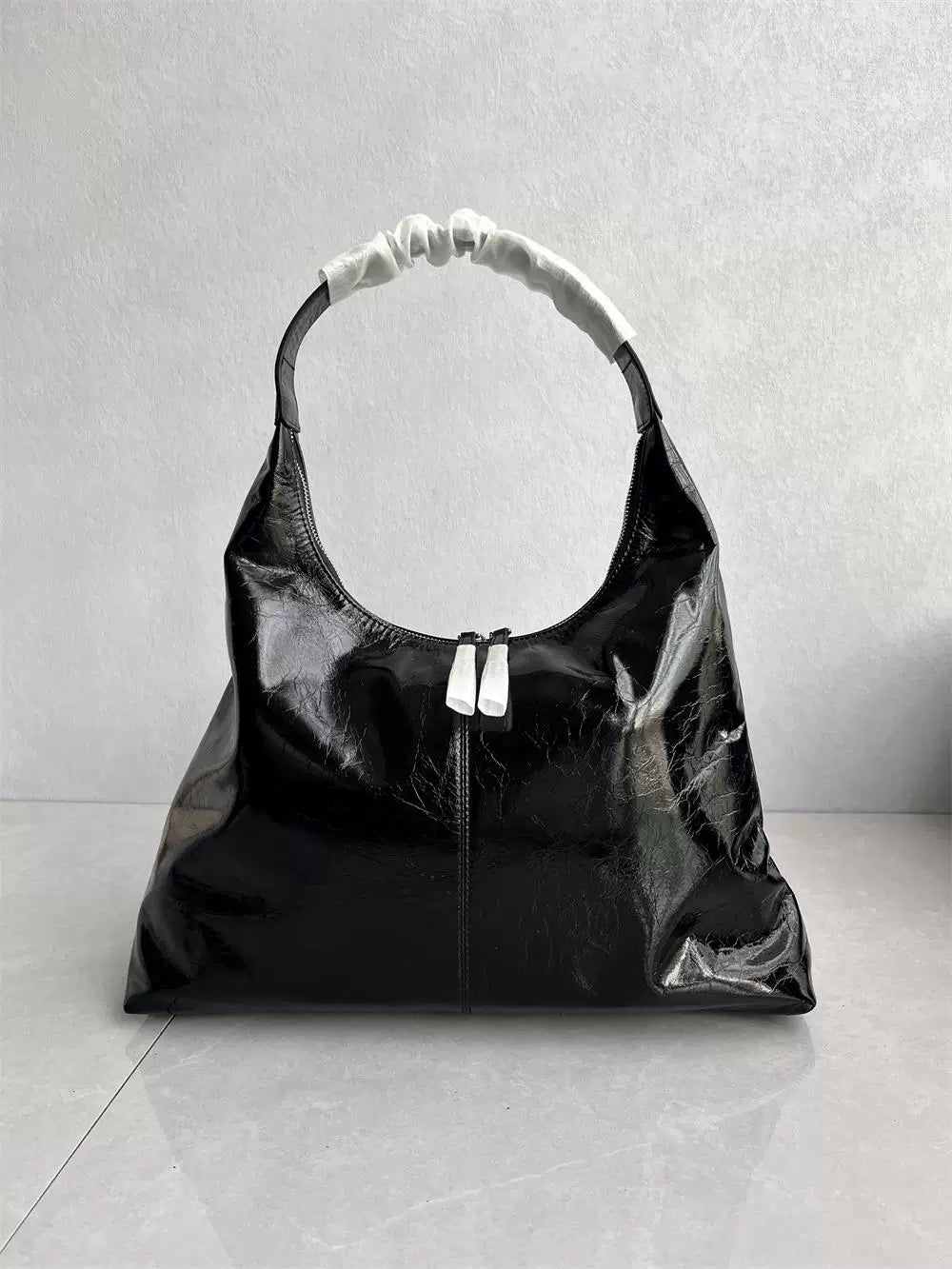 Shopping mall withdrawal tail goods high-quality top layer oil wax cowhide tote bag high-end simple commuter single shoulder armpit bag for women