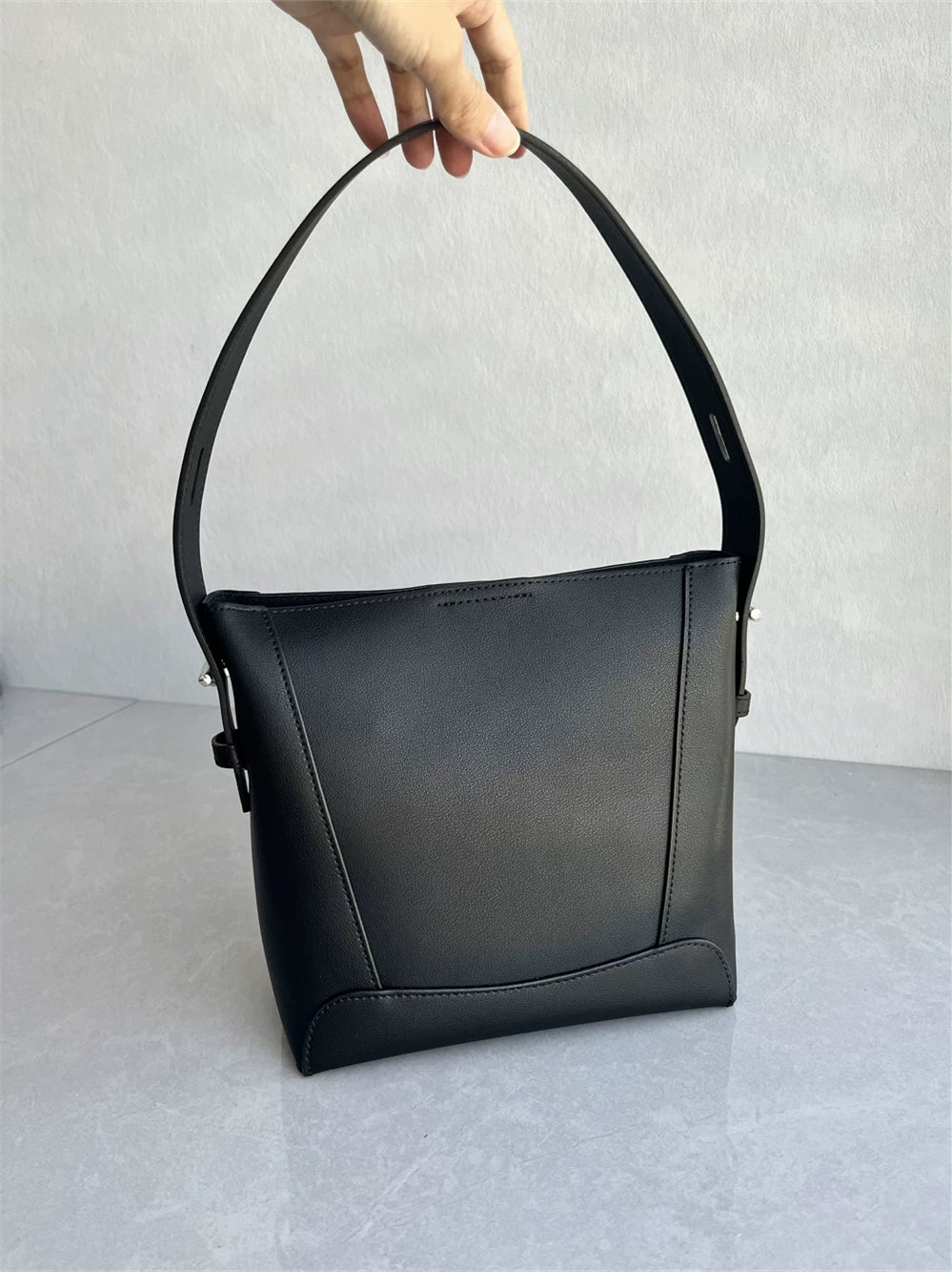 Export foreign trade high-quality cowhide tote bag fashionable versatile bucket bag leather casual simple one-shoulder crossbody woman