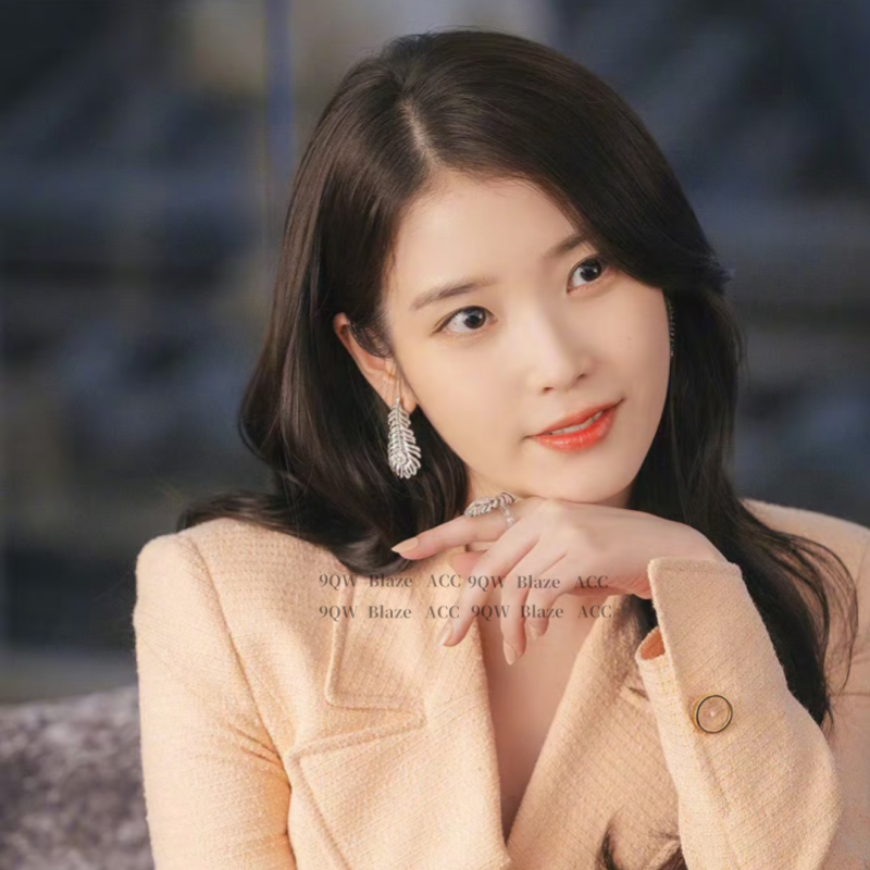 21st century Maharaja wife IU same zircon feather smart earrings, high-end long tassel to modify the face shape earrings