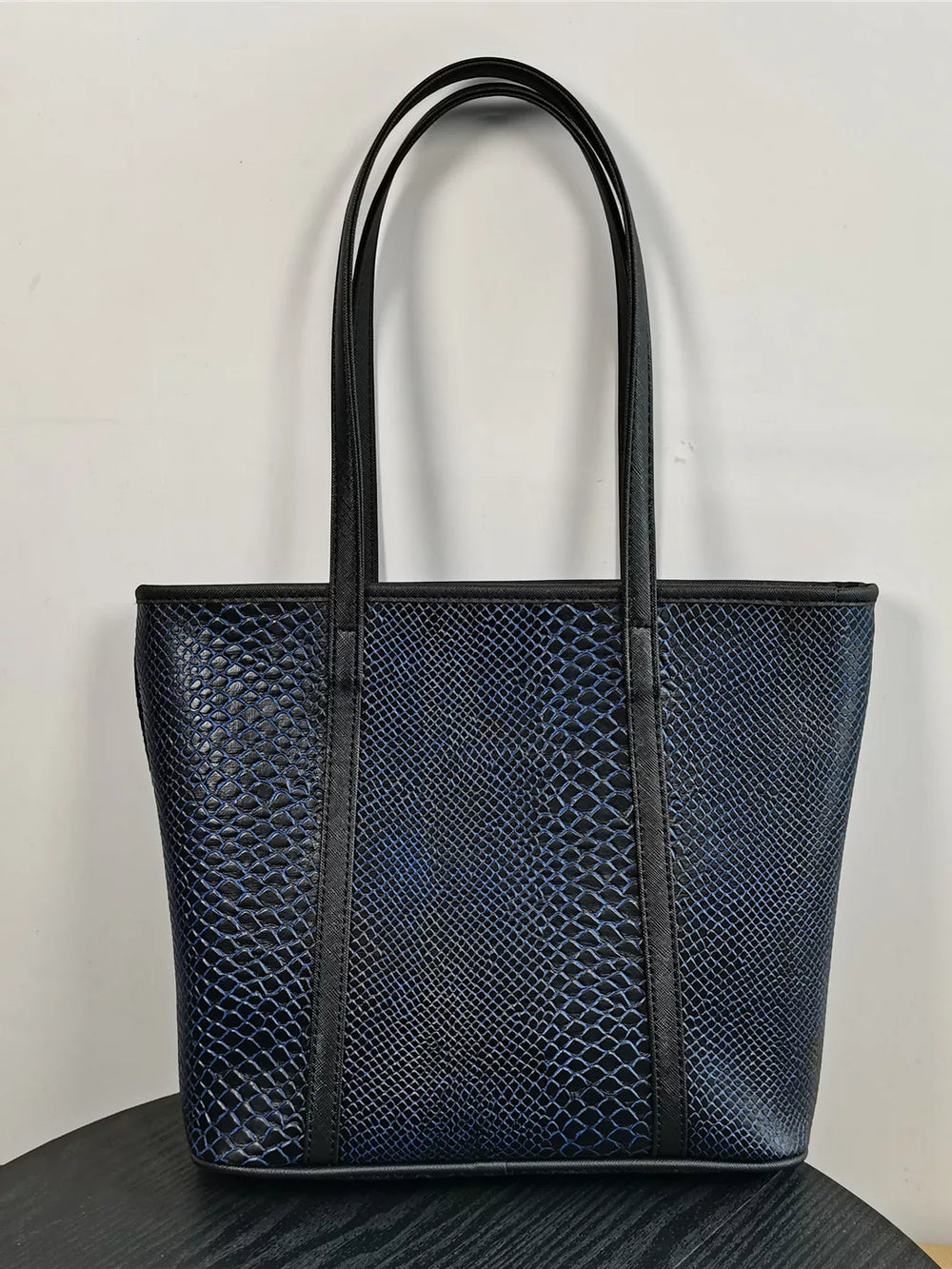 Snake print women's bag, large capacity handbag, medium daily commuting, versatile splicing, contrasting shoulder bag, zipper bag texture