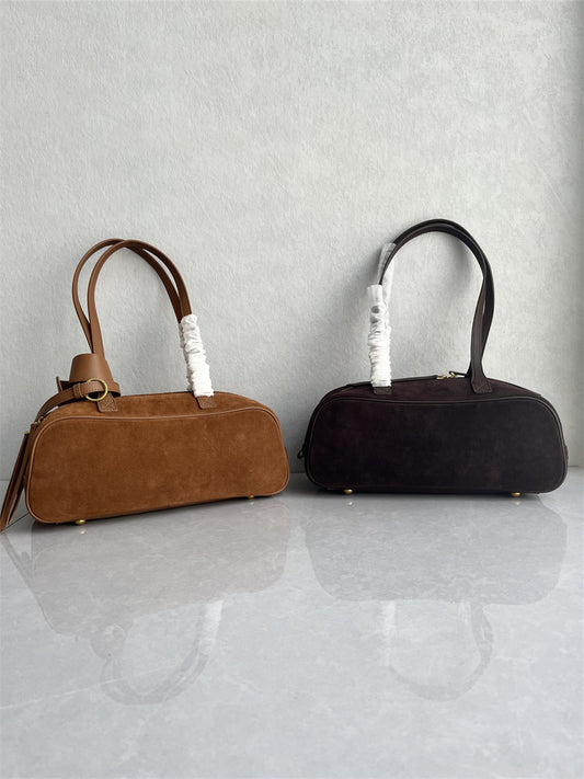 This year's trend is high-quality top-layer cowhide nubuck baguette bag, fashionable and versatile, high-end texture, armpit one-shoulder woman