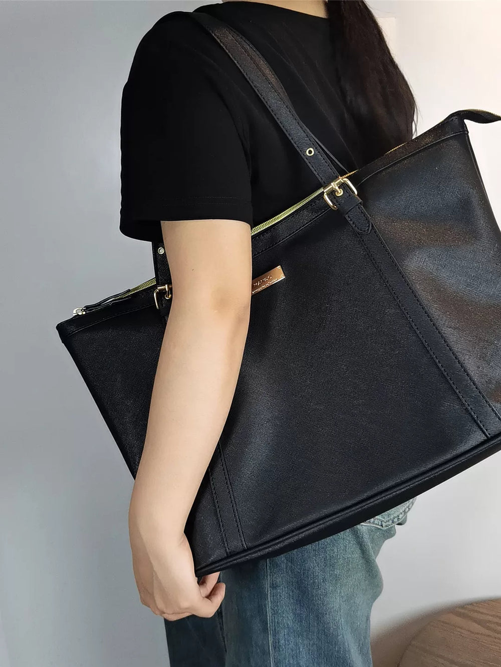 Foreign trade export bag, black cross pattern tote bag, workplace commuting, large capacity handbag, simple and versatile shoulder bag