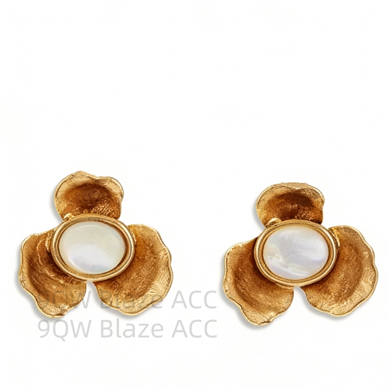 Metal flower inlaid shell new exquisite light luxury high-end sense 925 silver needle French high-end medieval style earrings